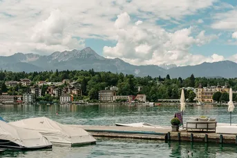 Rarität am Wörthersee: Seegrundstück mit Bestandsobjekten für exklusive Tourismus- oder Wohnprojekte