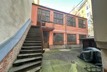 Loft-Town-House mit Potential in Bestlage des 7. Bezirk