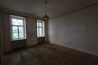 NO-BRAINER FÜR INVESTOREN &amp; KÜNFTIGE WOHNUNGSEIGENTÜMER : Kompakte Altbau-Perle mit massivem Sanierungshebel!