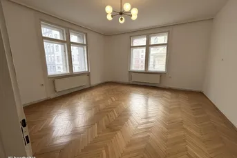 Stilvolle Altbauwohnung – eine Rarität mit Gestaltungsspielraum