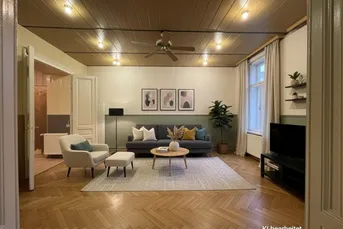 Sanierungsbedürftige Wohnung in exzellenter Wohngegend