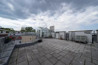 Stilvoll wohnen in Ruhelage – mit exklusiver Dachterrasse