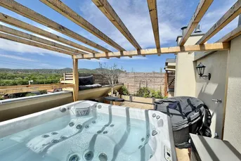 STYLISCHE DG-WOHNUNG MIT DACHTERRASSE + WHIRLPOOL MIT DONAUBLICK