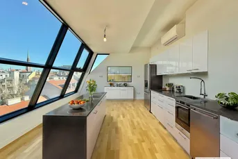 MODERN &amp; STILVOLL! Traumhafte DG-Wohnung mit 2 Terrassen im Herzen von Wien!