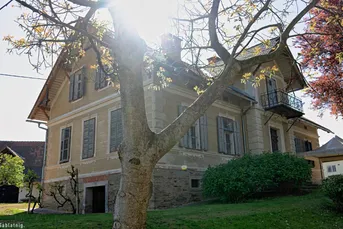 AUSSERGEWÖHNLICHE GELEGENHEIT ZUR SCHAFFUNG EINES PRIVATEN REFUGIUMS! Historisches Herrenhaus mit Entwicklungspotenzial!