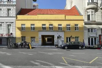 Zwischennutzung im 7. Bezirk: Bürofläche mit zahlreichen Parkplätzen zu vermieten