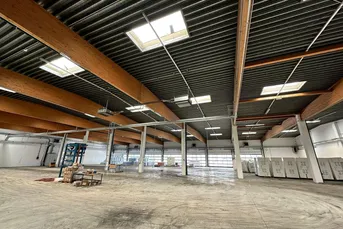 Lagerhalle mit ca. 2.000 m² + Sozialräume – Ideal für Logistik &amp; Gewerbe 