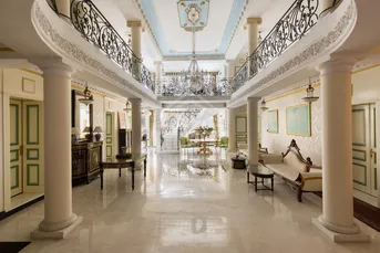 • RARITÄT &amp; LUXUS PUR*Liebevoll kernsaniertes Schloss mit Luxus-Spa und größtmöglicher Privatsphäre