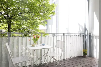 Wohnen mit Stil – Generalsanierter Altbau mit SW-Balkon &amp; perfekter Infrastruktur