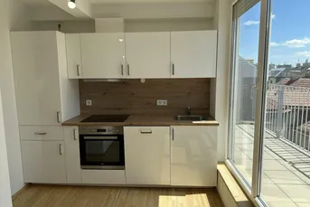 SOMMERAKTION: Halbe Maklerprovision sparen bis 31.8.! Großzügige Dachgeschoß-Maisonettewohnung mit Terrasse Nähe AKH