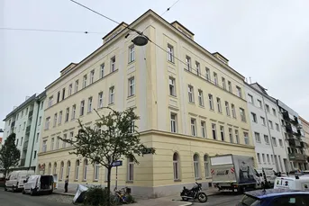 Provisionsfreie 2-Zimmer-Altbauwohnung mit Lift und Einbauküche