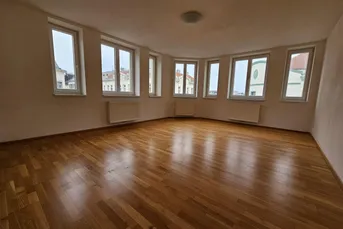 Großzügige 2-Zimmer Wohnung - gut belichtet und provisionsfrei