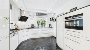 Expose Großzügiges Wohnhaus mit Pool, Einliegerwohnung &amp; Terrasse in Ruhelage - laufend modernisiert