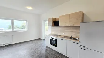 Expose Neu renovierte 3-Zimmer Wohnung mit Küche und Loggia
