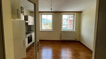 Expose WOHNUNG IN BESTER LAGE AM HAUPTPLATZ ZU VERMIETEN