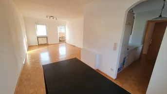 Expose Helle, ruhige 80m² 3-Zimmer-Wohnung mit Balkon, WG-tauglich, ohne Makler! Tiefgarage optional