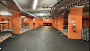 Expose GÜNSTIGER TIEFGARAGEN-STELLPLATZ - DIREKT VOM EIGENTÜMER - MAßE BEACHTEN, SIEHE BESCHREIBUNG!