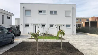 Expose Provisionsfrei - Wohnen am See – klimatisierte &amp; hochwertig ausgestattete Doppelhaushälfte in Parndorf - inkl. PV Anlage