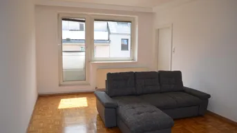 Expose Neu sanierte WG-Wohnung mit 4 Zimmern zu vermieten 