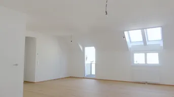 Expose Top 12, Großzügige Wohnung mit Balkon 