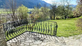 Expose Gepflegtes Wohnhaus mit großem Grundstück in sonniger Lage