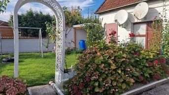 Expose Für Großfamilien oder Anleger: Mehrfamilienhaus mit 3 Wohneinheiten in zentraler Lage!