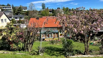 Expose Traumhafte Immobilie mit Wintergarten, Teich und großem Grund