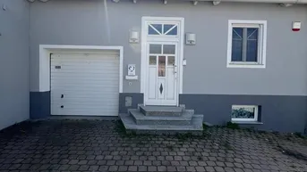 Expose  Einfamilienhaus das viel Freiraum lässt. Pool Garage
