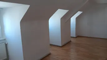 Expose Privat: Favoritenstraße 158, Dachgeschoß-Wohnung bei U1,ruhig,hell,Fernblick,für Sportliche; 6. Stock OHNE Lift, bezugsfertig, niedrige Betriebskosten