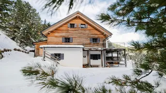 Expose Exquisites Wohnen in den Bergen: Alpine Doppelhaushälfte mit Panoramablick