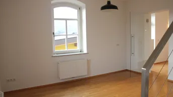 Expose KUNDL - exklusive, teilmöblierte 2 stöckige 2-Zimmer Maisonettenwohnung