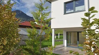 Expose Neuwertiges Wohnhaus - Doppelhaushälfte