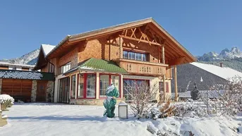 Expose Exklusives Anwesen mit zusätzlichem Baugrund