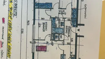 Handgezeichneter Grundriss einer 4-Zimmer-Wohnung mit Loggia und detaillierten Raummaßen.