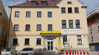 Expose Postgebäude mit Geschäfts- Büro- und Wohnflächen