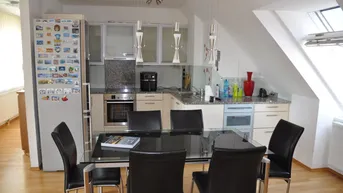 Expose Tolle Dachgeschosswohnung mit Südbalkon, Ruhelage mitten im 7. Nähe Neubaugasse/Mariahilferstr.