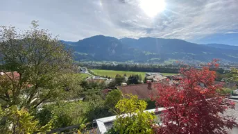 Expose Haus mit Sanierungsbedarf und großem Hanggrundstück