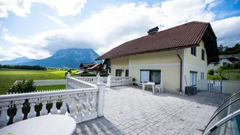Expose Ein-Zweifamilienhaus mit Swimmingpool, XXL-Terrasse, Doppelgarage, einzigartigem Grimmingblick und Zweitwohnsitzgenehmigung