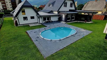 Expose Generalsaniertes Einfamilienhaus mit Swimmingpool, Wintergarten, 2 Garagen und Doppelcarport