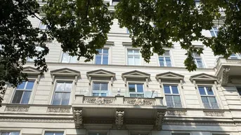 Expose Exklusives 4-Zimmer-Altbaubüro mit Blick auf das Hotel Imperial – Kärntner Ring, 1010 Wien