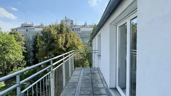 Expose DAS INVESTMENT! FRISCH SANIERT! Prachtvolle und einzigartige Dachgeschosswohnung mit Terrasse und Loggia im 16. Wiener Gemeindebezirk zu verkaufen