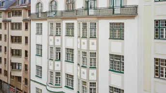 Expose KOMPLETT HOFSEITIG: renovierte 2-Zimmer im Altbau inkl. Küche