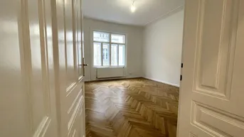 Expose KOMPLETT HOFSEITIG: renovierte 2-Zimmer im Altbau inkl. Küche