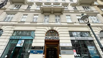 Expose Exklusive 4-Zimmer-Altbauwohnung mit Blick auf das Hotel Imperial – Kärntner Ring, 1010 Wien