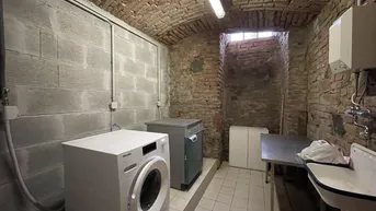 Expose 5 Min. zur zukünftigen U5 Station Elterleinplatz! Unbefristet vermietete 2-Zimmer-Wohnung in frisch saniertem Haus in 1170 Wien zu verkaufen!