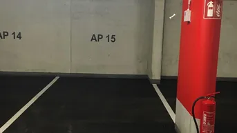 Expose Tiefgaragen-Abstellplatz mit Lademöglichkeit (22 kW) für Elektroauto im Zentrum