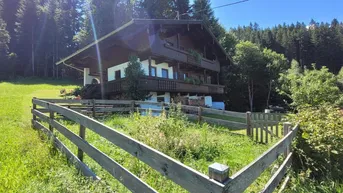 Expose Einmalige Alleinlage! Hochwertiges Einfamilienhaus im Tiroler Stil auf über 900qm Grundstücksfläche.