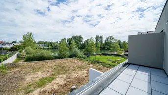 Expose Doppelhaushälfte mit Seeblick und über 350m2 Gartenfläche!