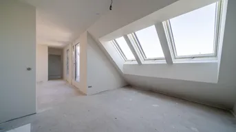 Expose Mai 2025! 3-Zimmer Dachgeschosswohnung mit 11 qm Terrasse unweit vom Kagraner Platz!