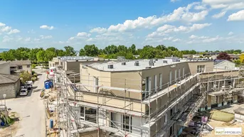 Expose *Sommer 2025* Einzigartigen Dachgeschosswohnung mit rund 50 qm Dachterrasse/Gründach mit uneingeschränktem Blick auf den See!
